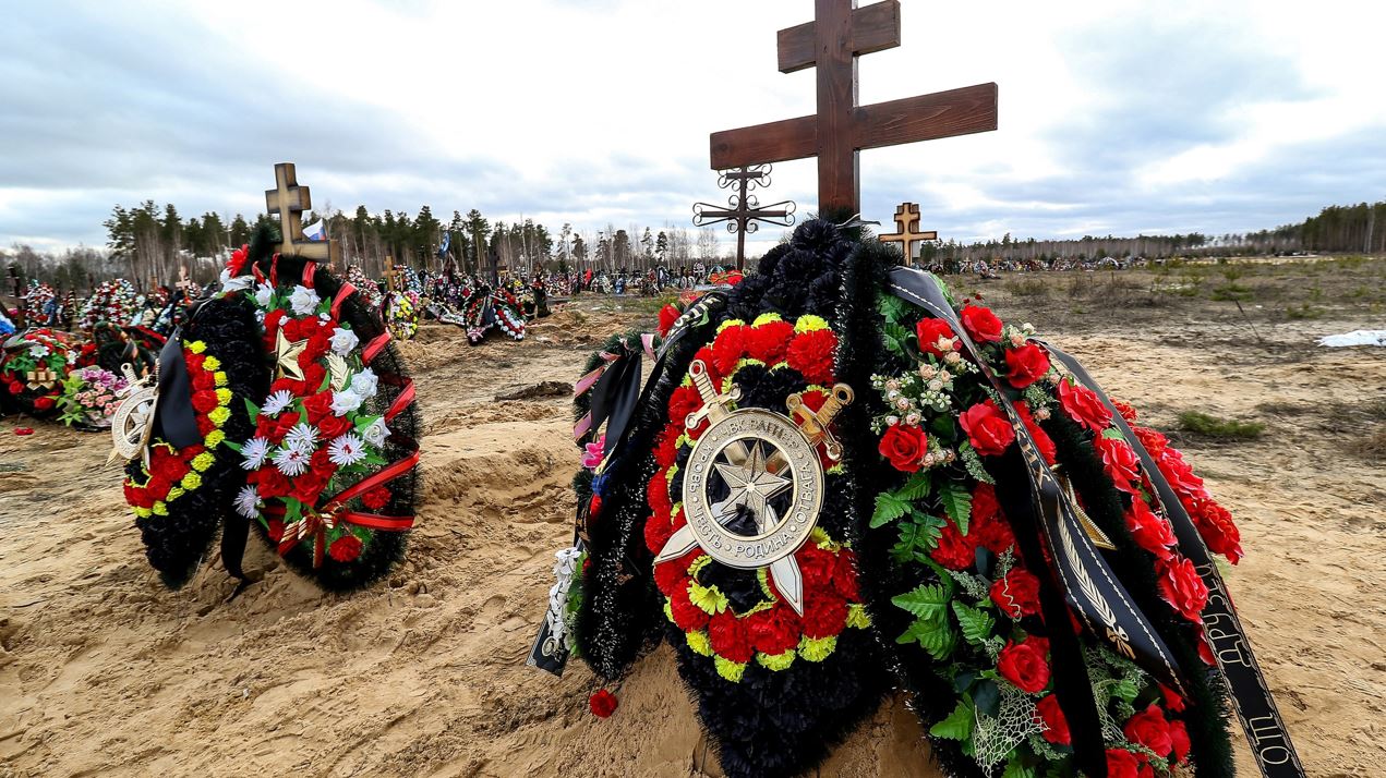 венки на могиле солдата СВО венки на могиле солдата СВО