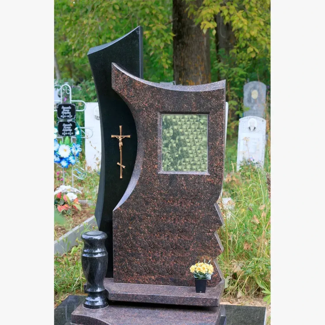 Памятник на могилу из гранита ГД-69
