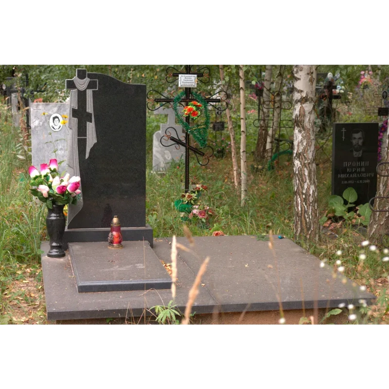 Памятник на могилу из гранита ГР-100
