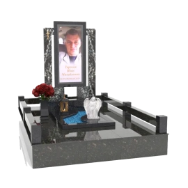 Мемориальный комплекс из гранита 209